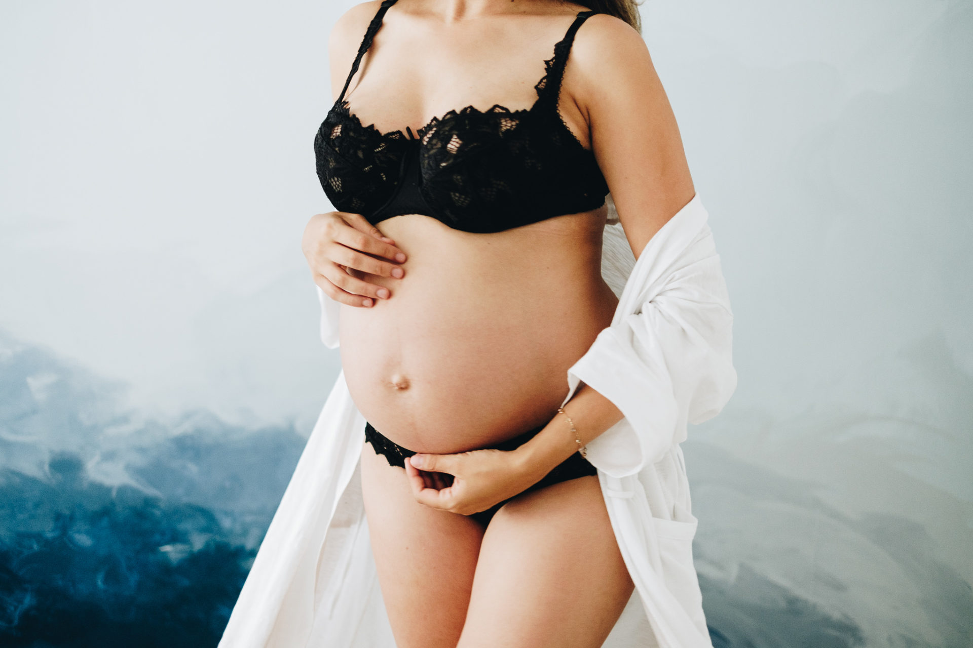 3 Tips to Prepare for an Intimate or Boudoir Pregnancy Photoshoot