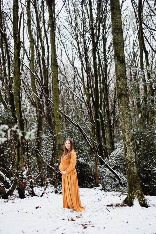 A Winter Maternity Photoshoot in Sheffield