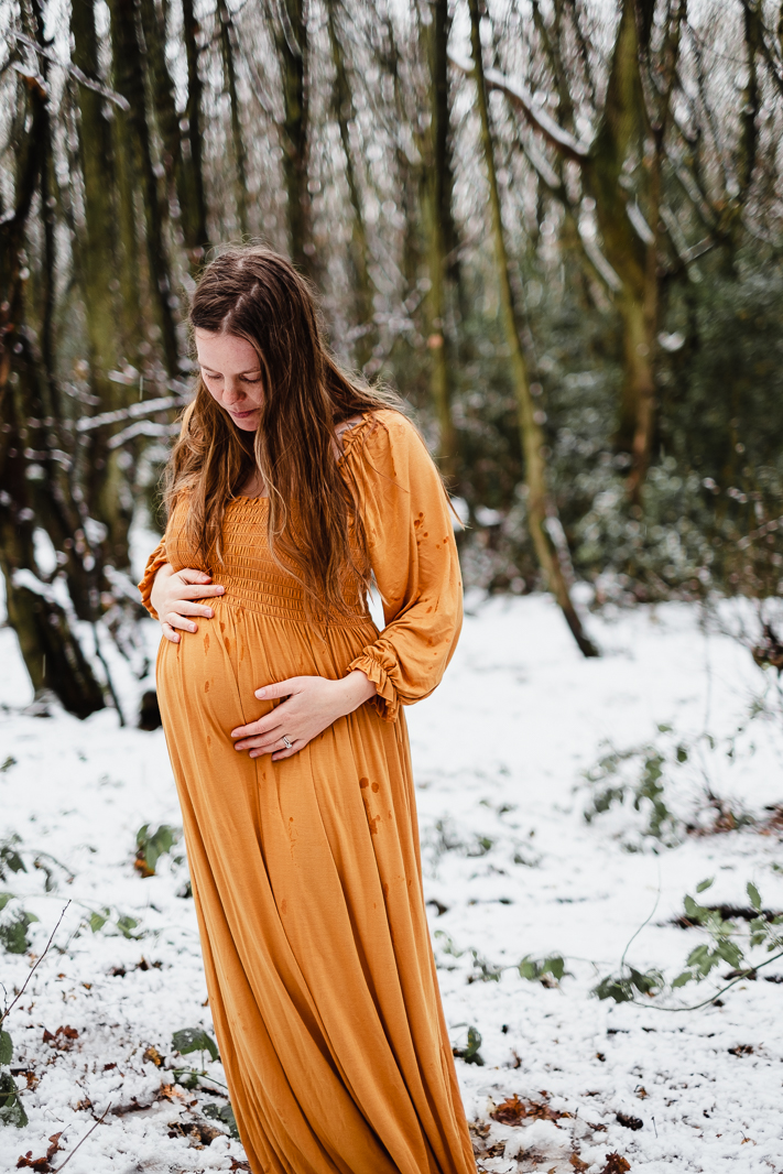 A Winter Maternity Photoshoot in Sheffield