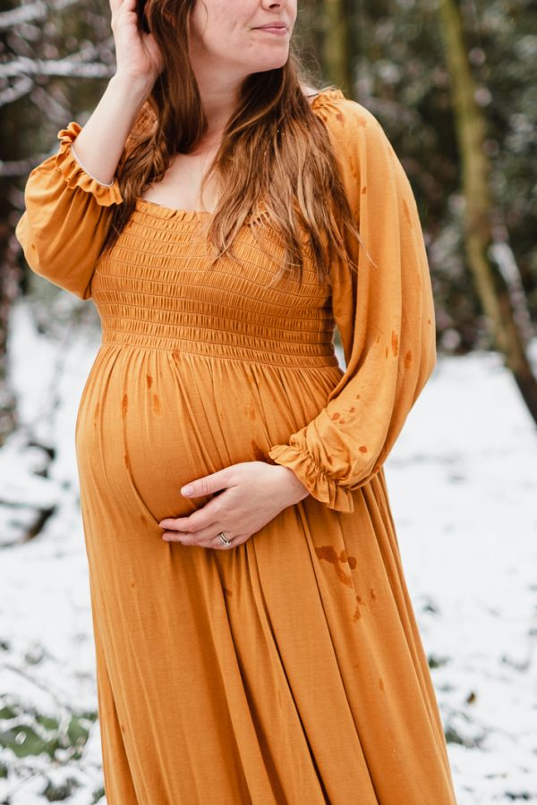 A Winter Maternity Photoshoot in Sheffield