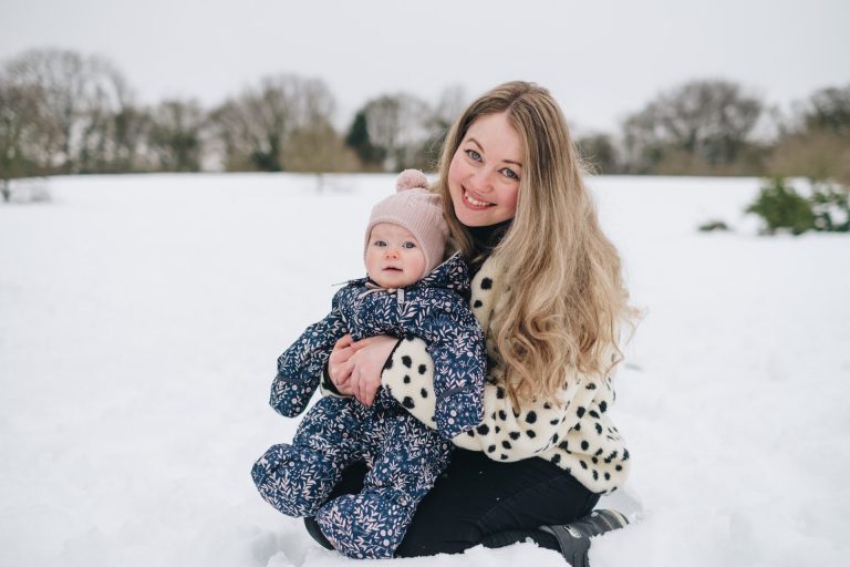 Snowy Mother’s Day Photoshoot in Graves Park