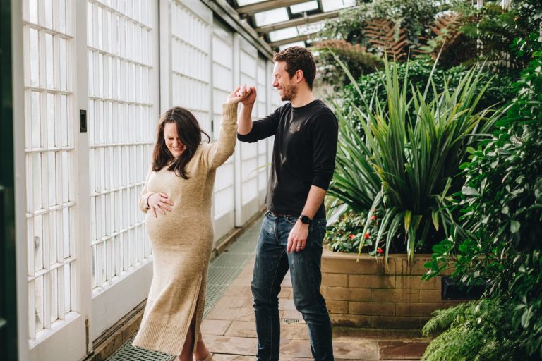 Beautiful Spring Maternity Photoshoot at Sheffield Botanical Gardens