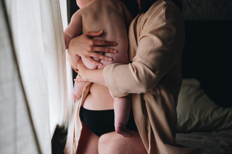 Loving Yourself in Your Pregnancy and Post-partum Pictures