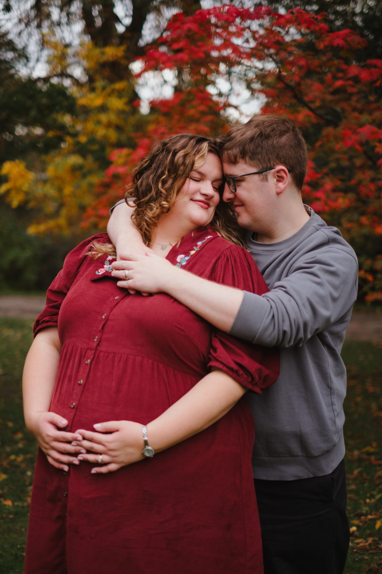 Autumnal Plus Size Maternity Photoshoot -10
