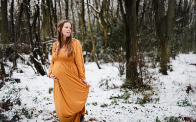 Why Winter Is A Beautiful Time for Maternity Photos
